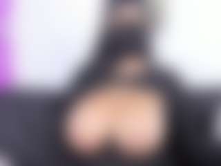 Live cam show with Zulema-Parvin - Nipple Piercings on slutload