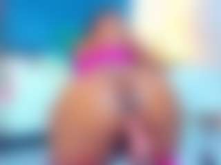 Live cam show with Miahorny69 - Fingers on Camsoda