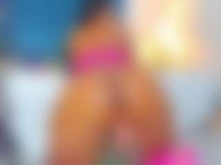 Live cam show with Miahorny69 - Ebony MILF on Milfs Live
