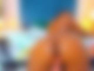 Miahorny69 MILF webcam performer live streaming