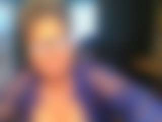 Blondecougar's Live Sex Cam Show
