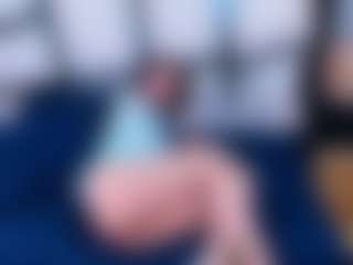ArinnaRussell MILF webcam performer live streaming