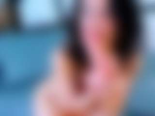 ArinnaRussell MILF webcam performer live streaming