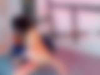 ArinnaRussell MILF webcam performer live streaming