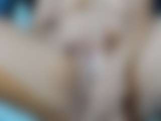 Live cam show with misseylenss - Hazel Eyes on AdultVida.com
