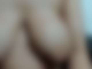 Live cam show with misseylenss - Brown Hair on TastyBlacksLive