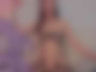Live cam show with Emilyy-77 - Small Tits on livesuperchat.net