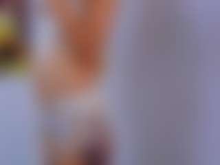 Spettacolo in cam dal vivo con Emilyy-77 - Teen (18+) su Camsoda