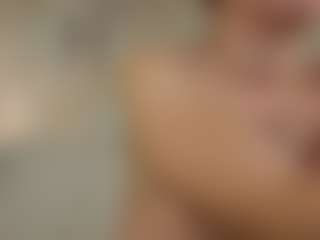 Live cam show with Michelle-Blond - Spanks on CamwithHer