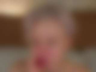 Live cam show with Michelle-Blond - Camel Toe on Gym Cam Girls