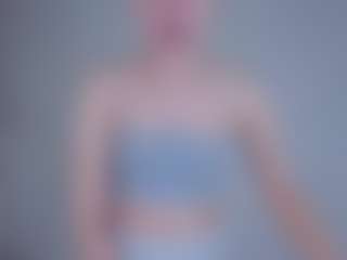 Live cam show with Michelle-Blond - Teasing on Camsoda