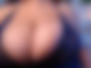 Live cam show with Dalila Sky - Striptease on parknlotfishbdy