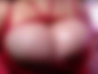 Live cam show with Dalila Sky - Oil on 1on1-livenow