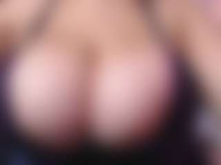 Live cam show with Dalila Sky - Brown Hair on Big Tits