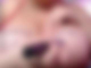 Live cam show with Dalila Sky - Fingers on Gym Cam Girls