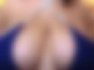 Live cam show with Dalila Sky - Petite on TeamSkeetLive