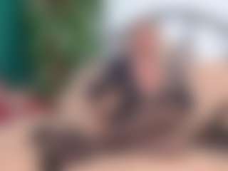 Live cam show with IsadoraDunkan - Granny on chickslive.net