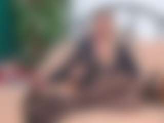 Live cam show with IsadoraDunkan - Granny on chickslive.net