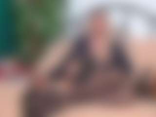 Live cam show with IsadoraDunkan - Middle Aged on chickslive.net