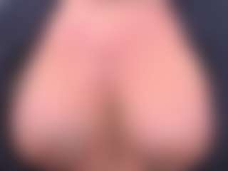 Live cam show with IsadoraDunkan - Dildo on Dolls Live
