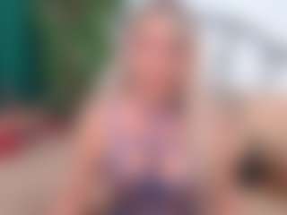 Live cam show with IsadoraDunkan - Middle Aged on Big Tits