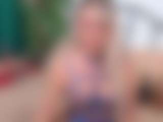 Live cam show with IsadoraDunkan - Mature on Big Tits