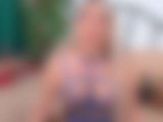 Live cam show with IsadoraDunkan - Full Nudity on SmokeAndPoke