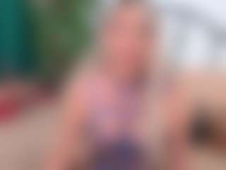 Live cam show with IsadoraDunkan - Granny on Latina Girls