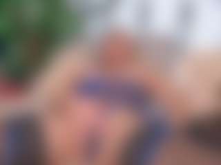 Live cam show with IsadoraDunkan - Granny on livesuperchat.net