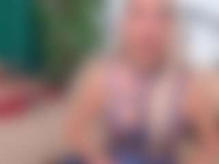 Live cam show with IsadoraDunkan - Granny Lovense on PervPlay.com