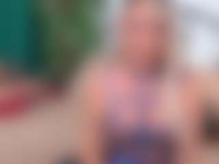 Live cam show with IsadoraDunkan - Cowgirl on googirlz