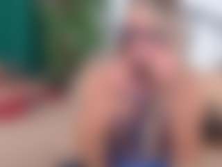 Live cam show with IsadoraDunkan - Blonde Hair Middle Aged on studioflirtlive.com