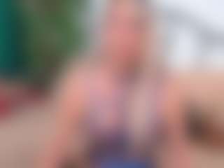 Live cam show with IsadoraDunkan - Blonde Hair Middle Aged on luckytryst.com