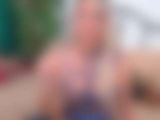 Live cam show with IsadoraDunkan - Athletic Middle Aged on chickslive.net