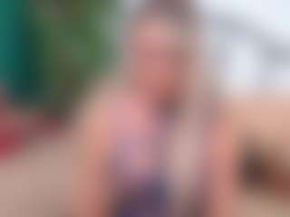 Live cam show with IsadoraDunkan - Shaved Pussy Mature on PervPlay.com