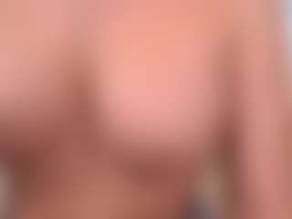 Live cam show with IsadoraDunkan - Granny on Camsoda