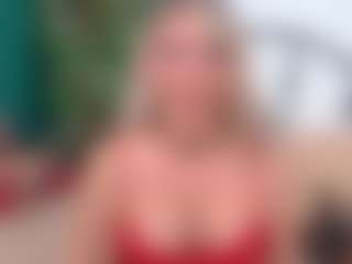 Live cam show with IsadoraDunkan - Tease Mature on googirlz