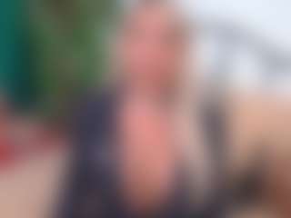 Live cam show with IsadoraDunkan - Granny on SpunkLive