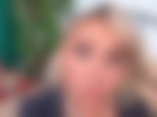 Live cam show with IsadoraDunkan - Shaved Pussy on sexylive.show