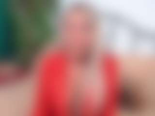 Live cam show with IsadoraDunkan - Granny Dildo on Livezox