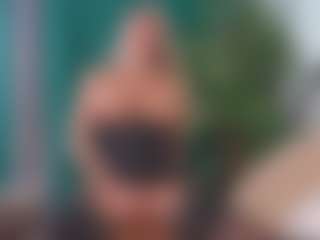 Live cam show with IsadoraDunkan - Mature on StripNow