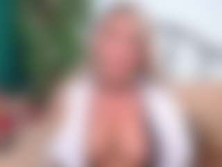 Live cam show with IsadoraDunkan - Shaved on MyBangCams