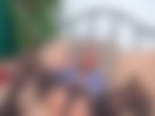 Live cam show with IsadoraDunkan - Handjob on TeamSkeetLive