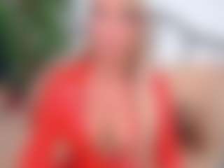 Live cam show with IsadoraDunkan - Striptease Granny on TeamSkeetLive