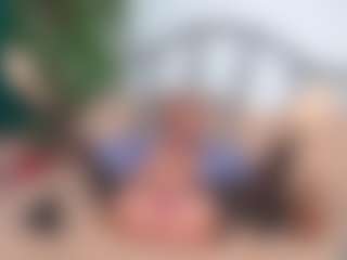 Live cam show with IsadoraDunkan - Trimmed Granny on livesuperchat.net