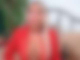 Live cam show with IsadoraDunkan - Granny on SmokeAndPoke