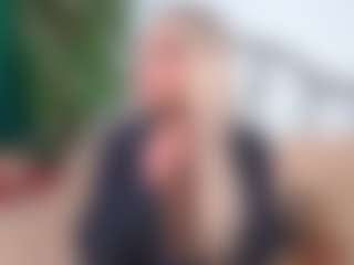 Live cam show with IsadoraDunkan - Shaved on Camsoda