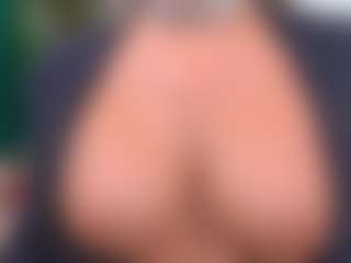 Live cam show with IsadoraDunkan - Shaved on Camsoda
