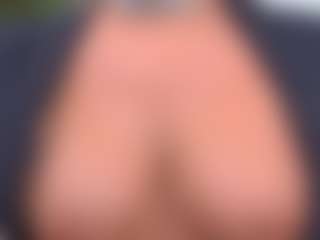 Live cam show with IsadoraDunkan - Mature on Camsoda