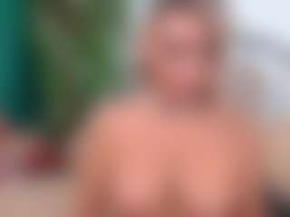 Live cam show with IsadoraDunkan - Shaved on Camsoda
